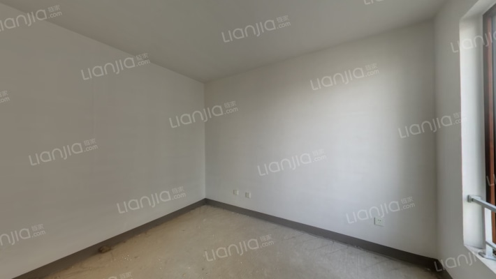 新干线，全阳三居，带车位，业主诚心出售-卧室C