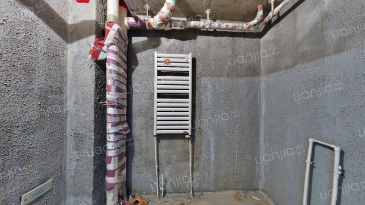 新干线，全阳三居，带车位，业主诚心出售-卫生间