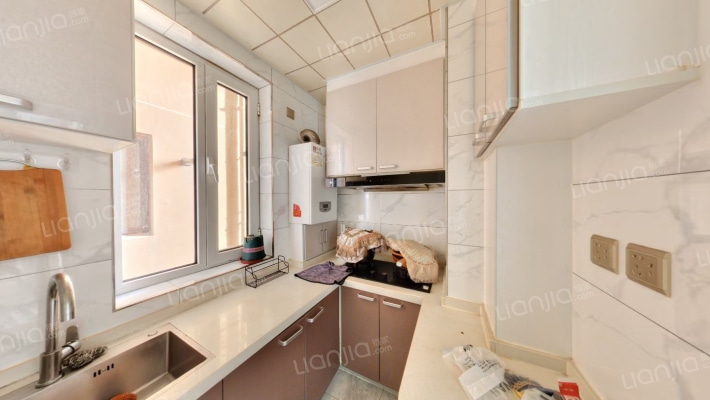 高铁精装两居，业主急售，随时看房-厨房