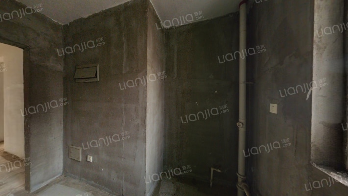 房本满五，税费少。毛坯房，南北通透两居-厨房