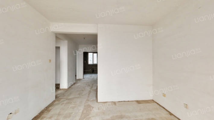 房本满五，税费少。毛坯房，南北通透两居-客厅