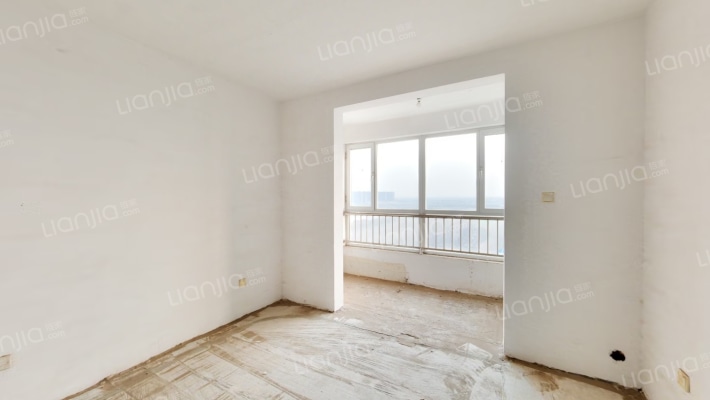 房本满五，税费少。毛坯房，南北通透两居-客厅