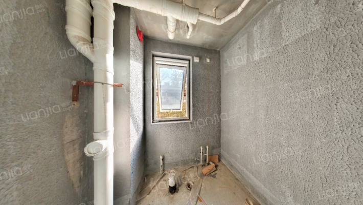 户型方正  南北通透 下跃 实得双倍面积-卫生间B