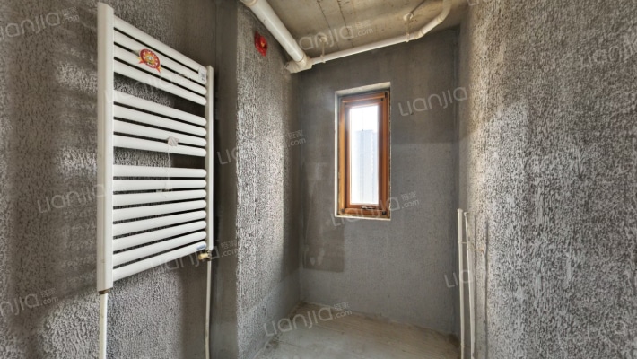 东户 餐厅 H户型 满二 毛坯 中层 西南侧楼栋 视野开阔-卫生间B