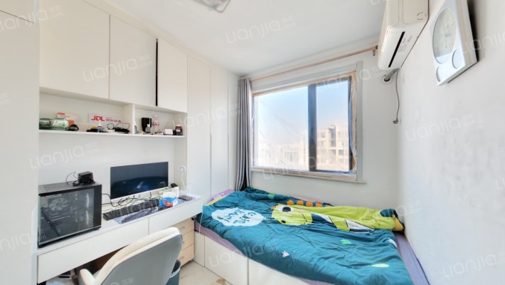 全天采光，精装修拎包入住，满五唯一-卧室A