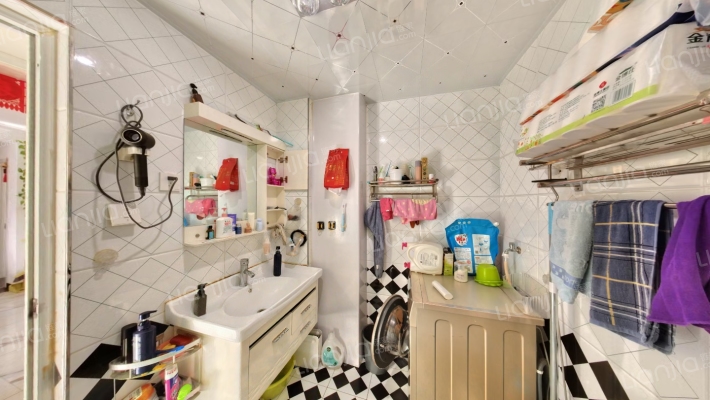 全天采光，精装修拎包入住，满五唯一-卫生间