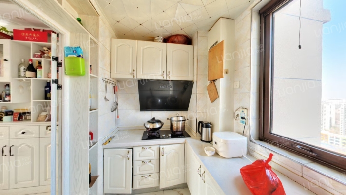 全天采光，精装修拎包入住，满五唯一-厨房