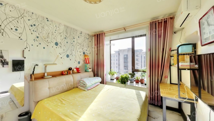 全天采光，精装修拎包入住，满五唯一-卧室C