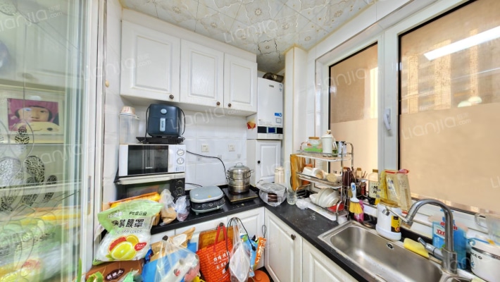 精装修 南北通透3居 拎包入住 高楼层 满二 看房方便-厨房