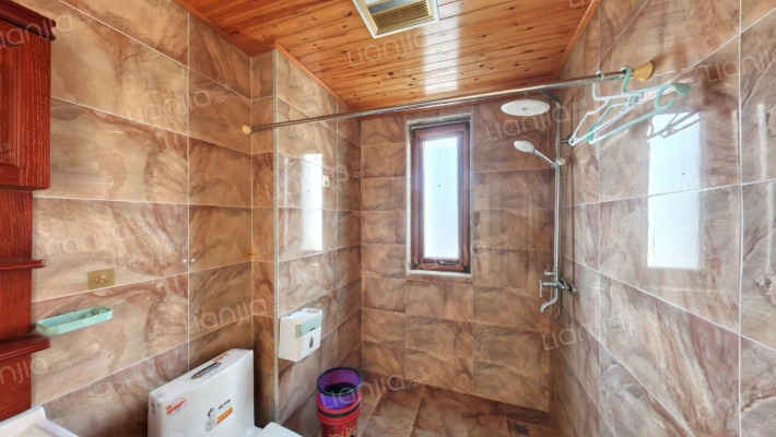 南向3居 户型方正 精装修  全天采光-卫生间B