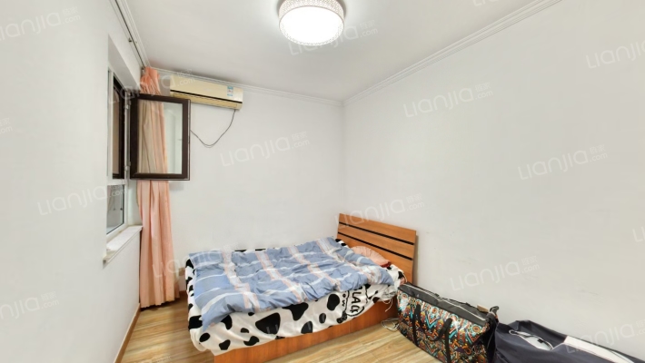 房本满二，全阳采光，小区环境优良，人车分流-卧室B