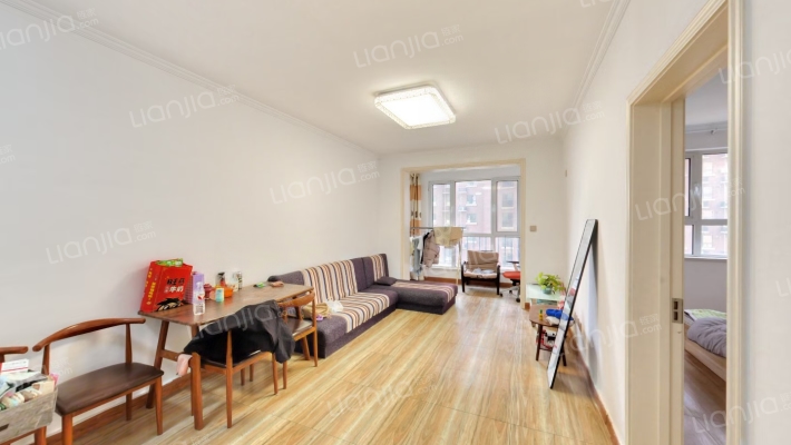 房本满二，全阳采光，小区环境优良，人车分流-客厅