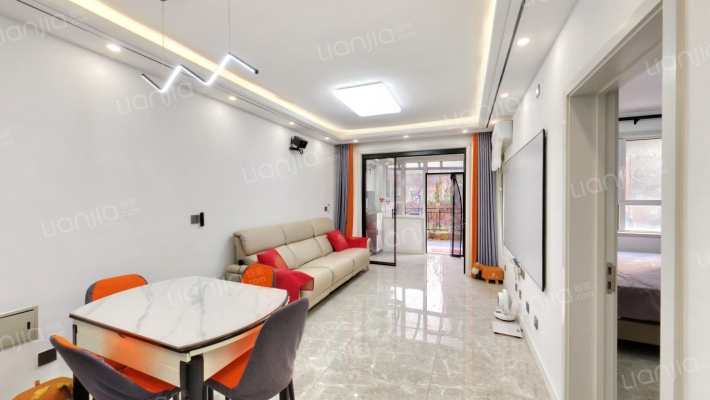 高铁东站 牛津花园装修两居 一层带院子-客厅