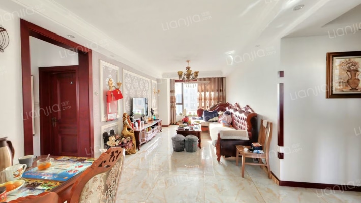 精装修 样板间F户型 东户 明卫 高楼层 位置前后不挡-客厅