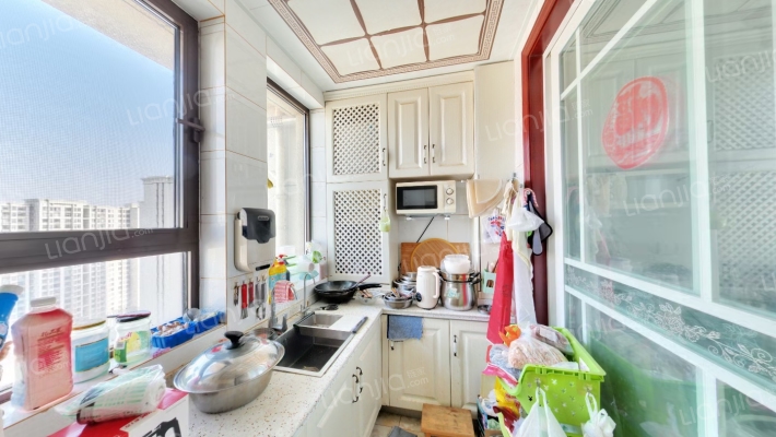 精装修 样板间F户型 东户 明卫 高楼层 位置前后不挡-厨房