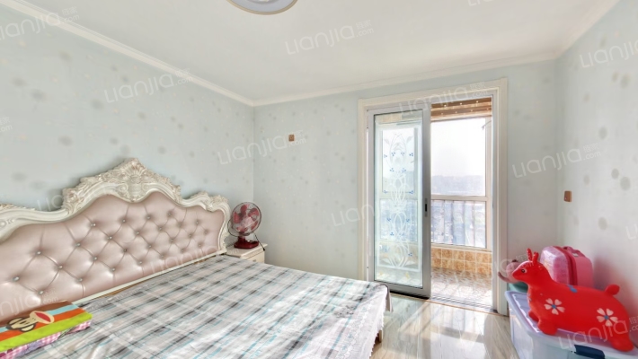 此房满五唯一 东南西朝向两居室 采光视野好-卧室A