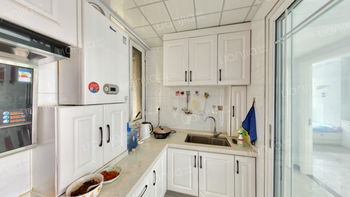 精装两居，家具家电齐，业主诚意出售-厨房