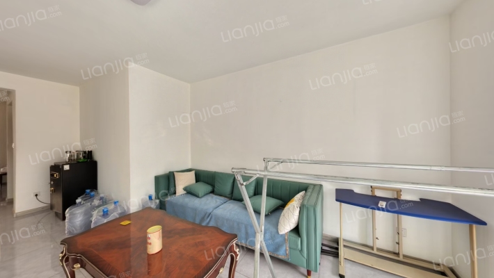 好位置   一梯两户电梯洋房  户型方正  精装修-客厅