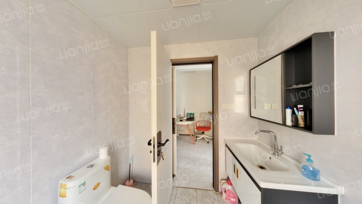 好位置   一梯两户电梯洋房  户型方正  精装修-卫生间A