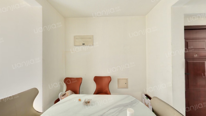 好位置   一梯两户电梯洋房  户型方正  精装修-餐厅