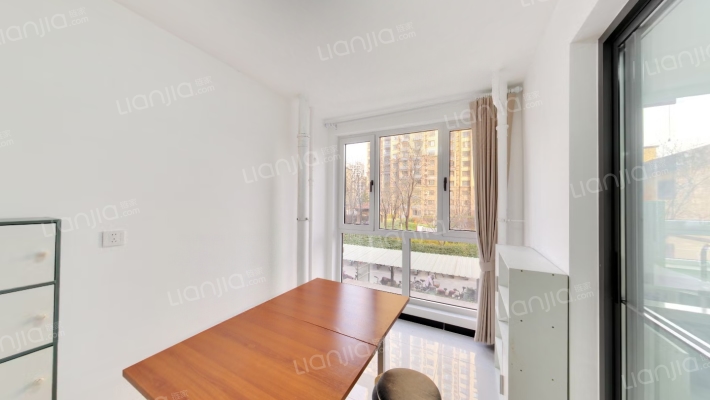 精装修南北通透三居室，采光无遮挡拎包入住-餐厅