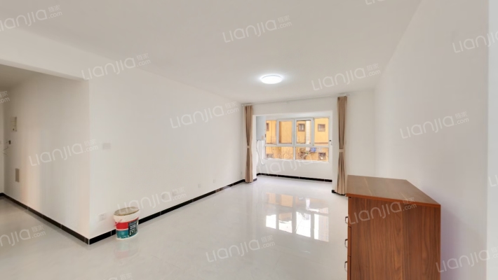 精装修南北通透三居室，采光无遮挡拎包入住-客厅