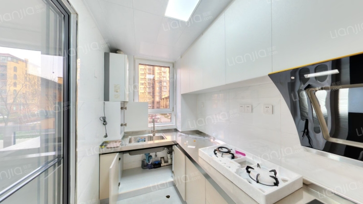 精装修南北通透三居室，采光无遮挡拎包入住-厨房