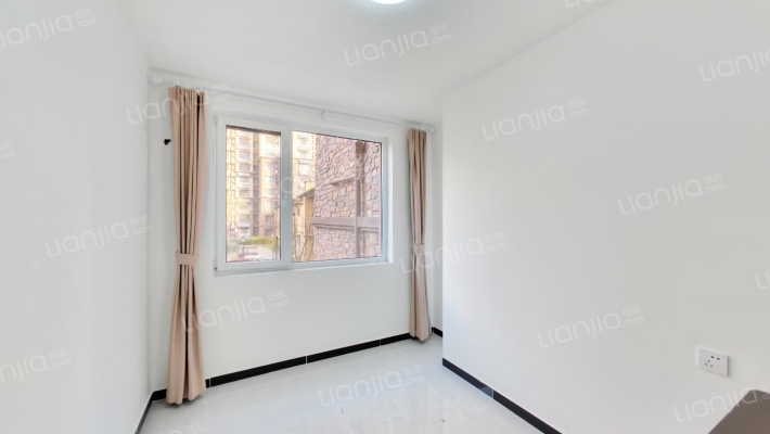 精装修南北通透三居室，采光无遮挡拎包入住-卧室A