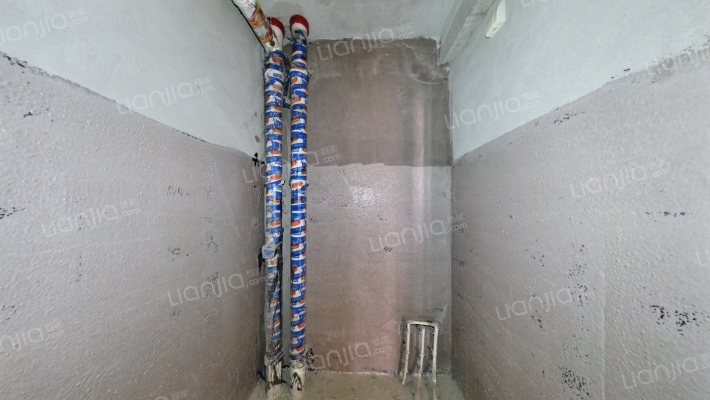 双语旁 一居室  毛坯 低总价-卫生间