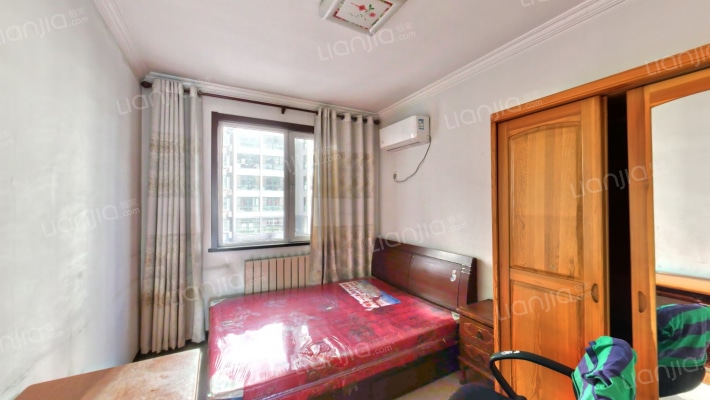 华阳路 电梯房大三居  户型方正 三居室两卫-卧室B