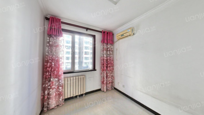 华阳路 电梯房大三居  户型方正 三居室两卫-卧室A