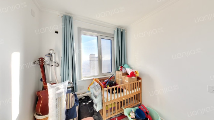 精装修 南北通透 三居室 采光充足-卧室C