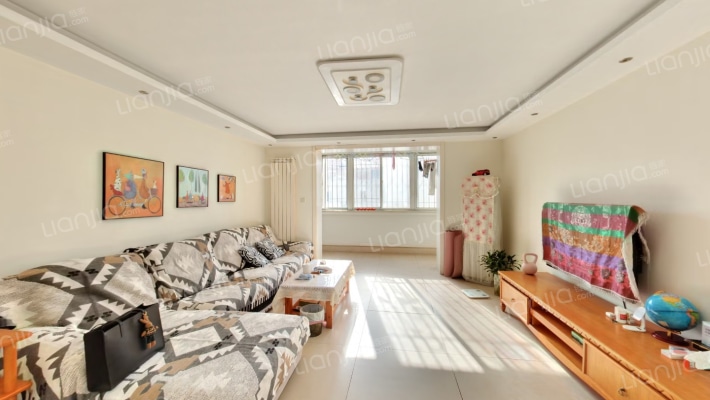 房子户型方正   采光全天    干净整洁-客厅A