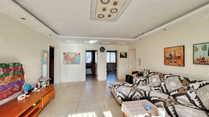 房子户型方正   采光全天    干净整洁-客厅A