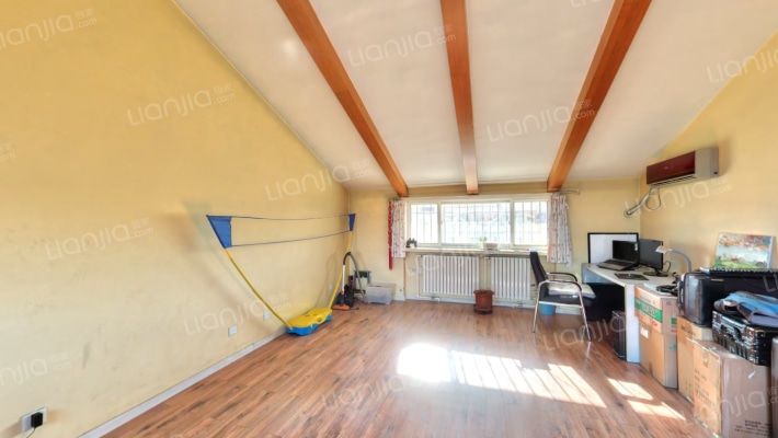 房子户型方正   采光全天    干净整洁-客厅B