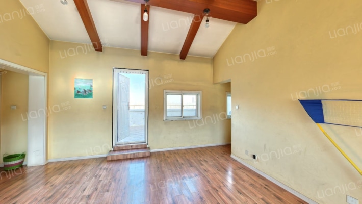 房子户型方正   采光全天    干净整洁-客厅B