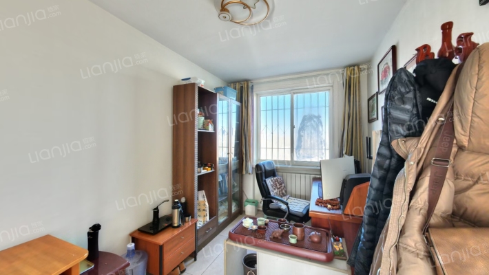 房子户型方正   采光全天    干净整洁-卧室C