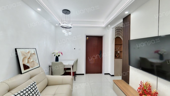 精装修 没住过，诚意在售，看房有钥匙-客厅