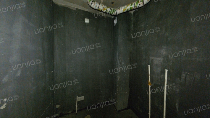 小区在华阳路北德信公园旁，房龄新，社区人车分流-卫生间