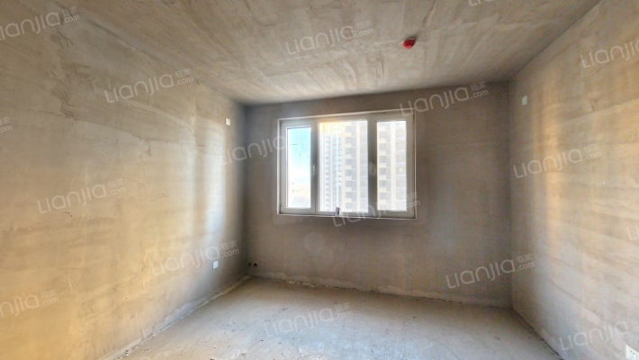 小区在华阳路北德信公园旁，房龄新，社区人车分流-客厅