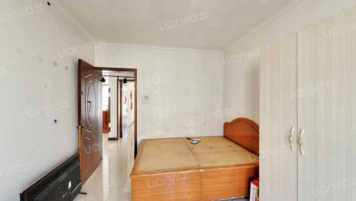 德远云璟西侧 板楼大社区 三阳户型 中间楼层-卧室A