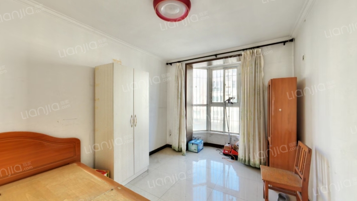 德远云璟西侧 板楼大社区 三阳户型 中间楼层-卧室A