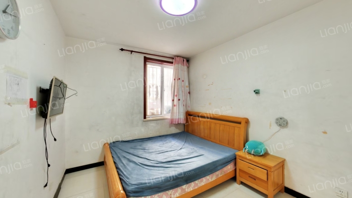 此房是 低楼层 户型方正没有面积浪费 中等装修 拎包入-卧室C