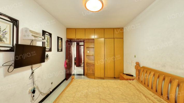 此房是 低楼层 户型方正没有面积浪费 中等装修 拎包入-卧室B