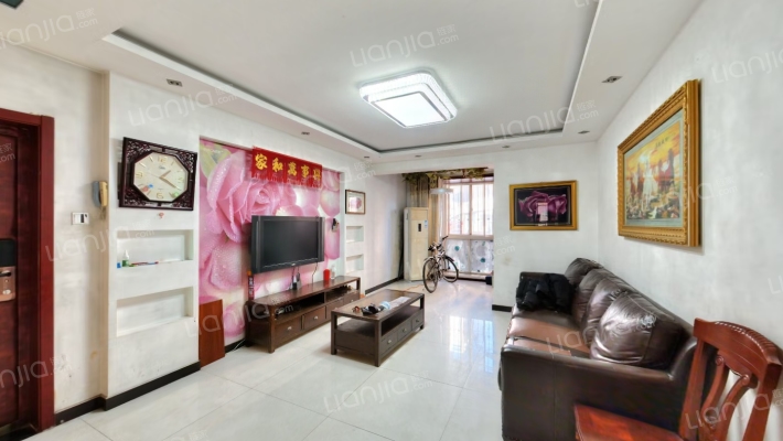 此房是 低楼层 户型方正没有面积浪费 中等装修 拎包入-客厅