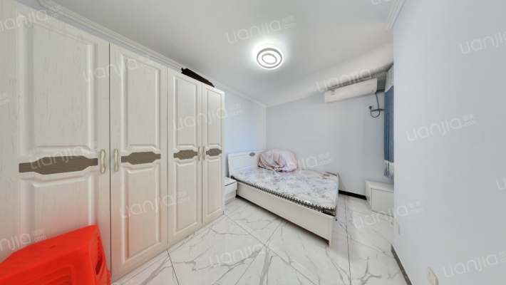 业主急售精装两居，拎包入住，房本满二-卧室A