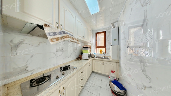 业主急售精装两居，拎包入住，房本满二-厨房