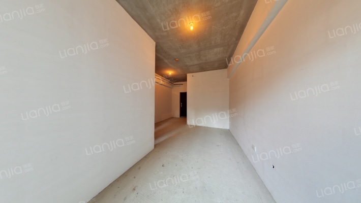 业主诚意出售，房子采光好，看房方便。-卧室