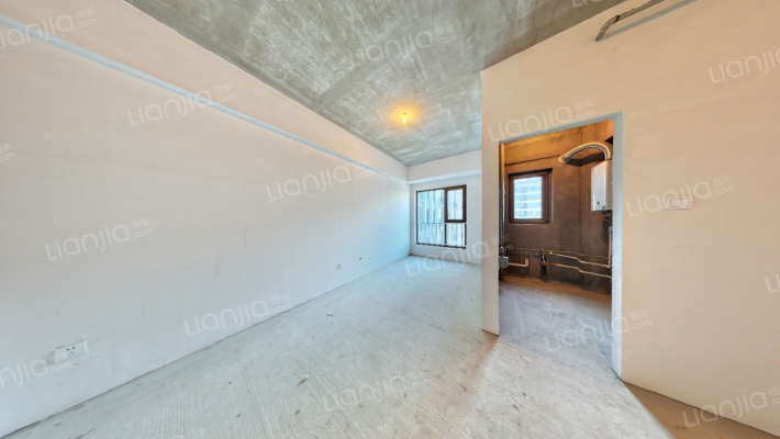 业主诚意出售，房子采光好，看房方便。-卧室