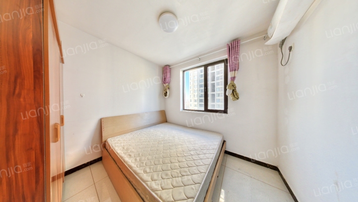 南北通透三居，房本满二，一站西三环，配套齐全-卧室C